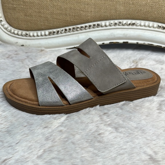 Euro Soft by Sofft | Nadine Grey & Silver Metallic Sandal - Picture 2 of 14
